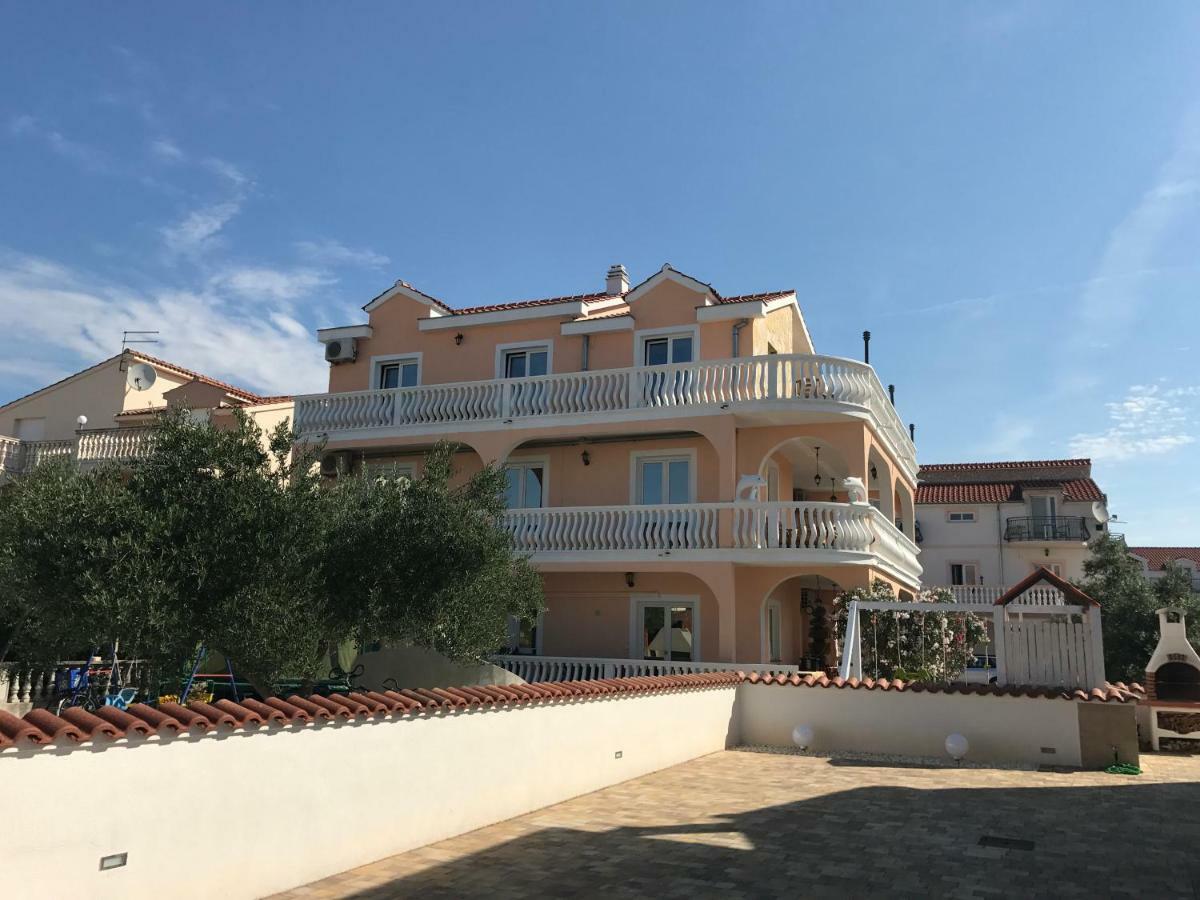 Apartments Villa Dolmar 沃迪切 外观 照片