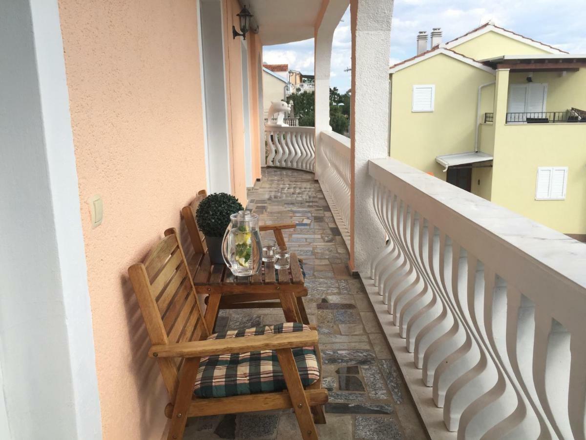Apartments Villa Dolmar 沃迪切 外观 照片